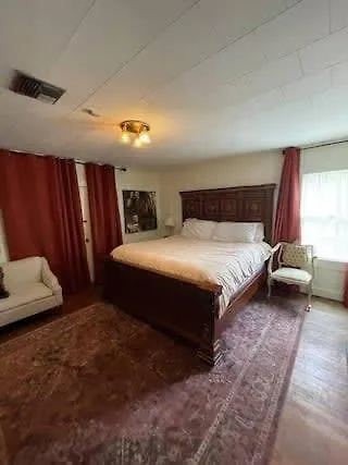 Spacious Corporate In Downtown * Lafayette