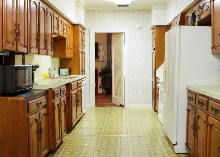 Spacious Corporate In Downtown * Lafayette
