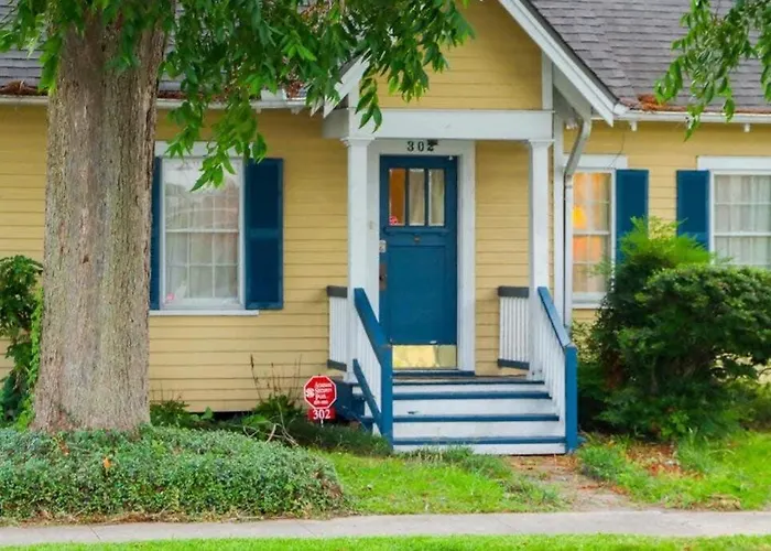 Spacious Corporate In Downtown * Lafayette